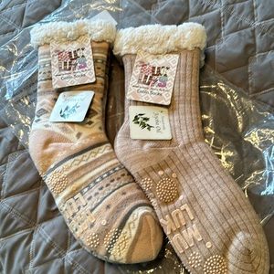 Muk Luks cabin socks